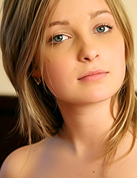 pretty girl Elle b demonstrating her beautiful body passionately on Met art